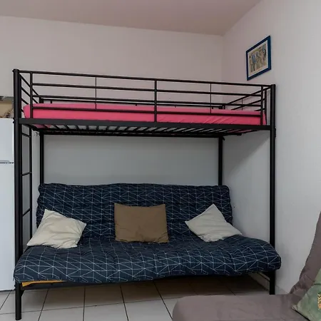 Piot T2 200m De La *