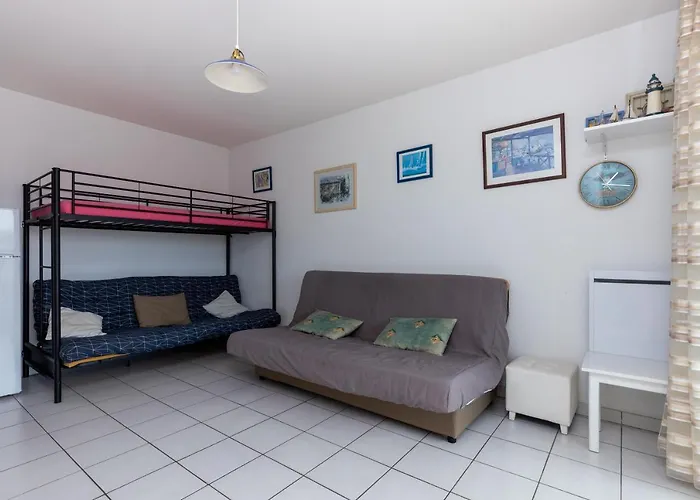 Lejlighed Piot T2 200m De La *